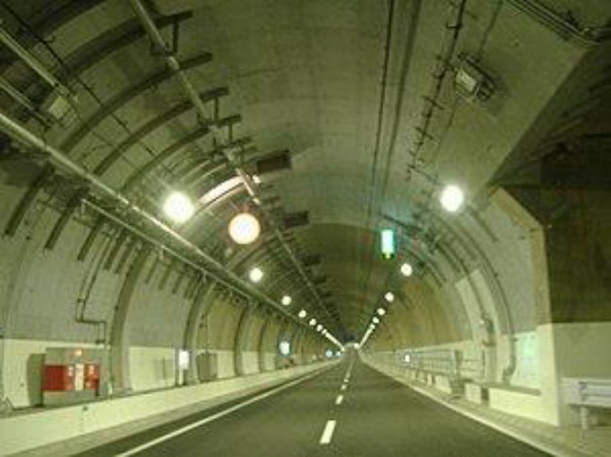 山手トンネル内部の写真(Wikipediaより)