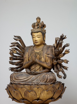 多数の腕を持つ千手観音像の写真（東京国立博物館より）